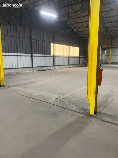 EFMPARKLOIRE - Location de garages et de box de stockages - Hivernage Camping-car/Caravane à Unieux